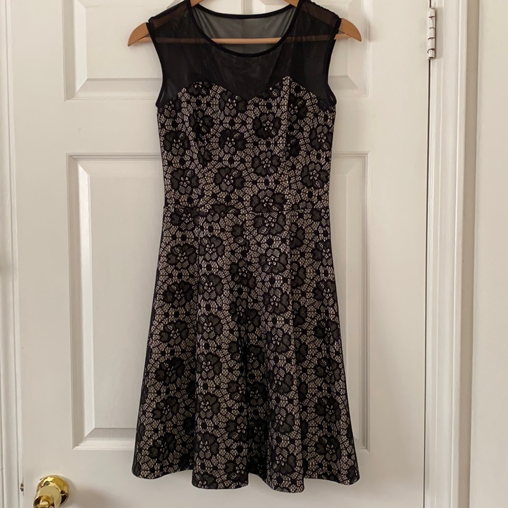 Elegant black mini sleeveless dress.